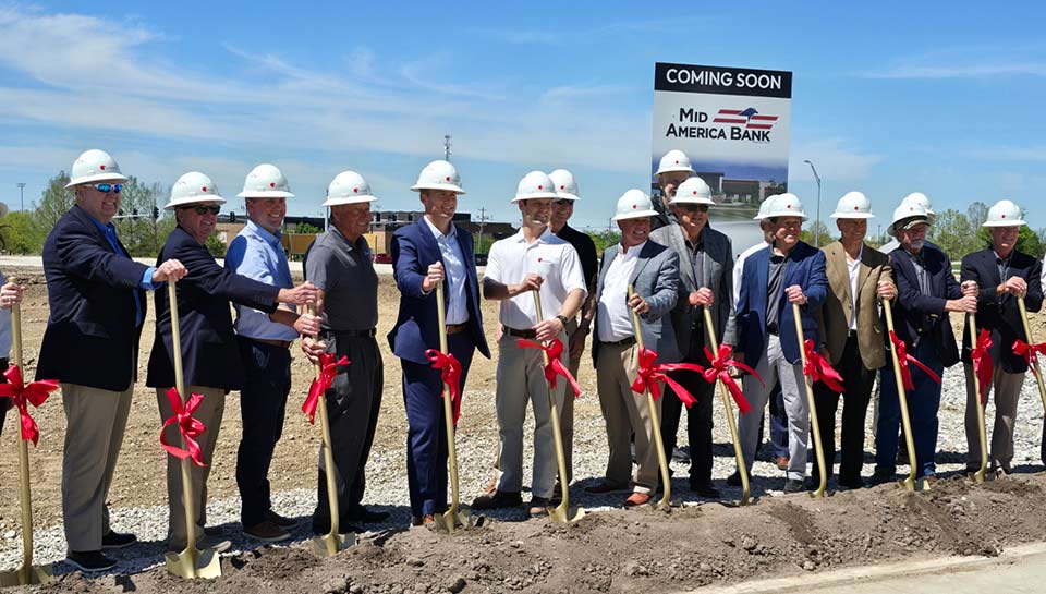Groundbreaking at Mid America Bank in Columbia, Missouri.